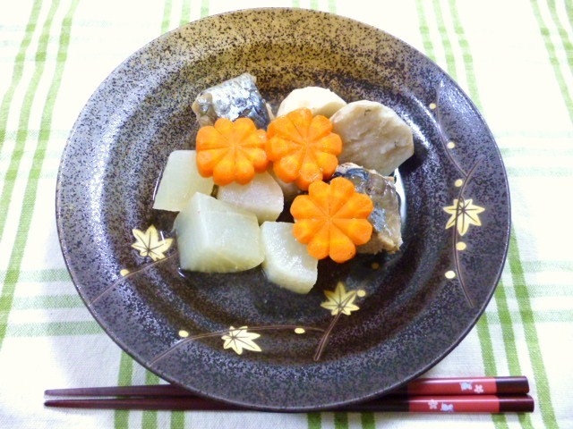 簡単！　激安！　大根と里芋の鯖缶煮っ♪の画像