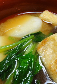朝の一杯に！里芋と小松菜のお味噌汁