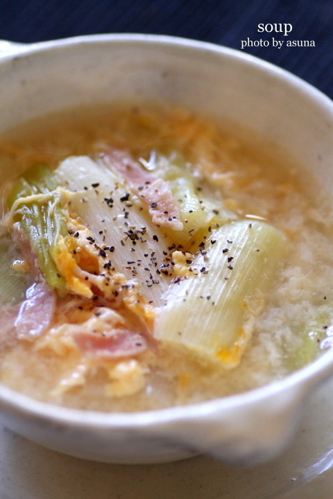 葱とベーコンのスープの画像