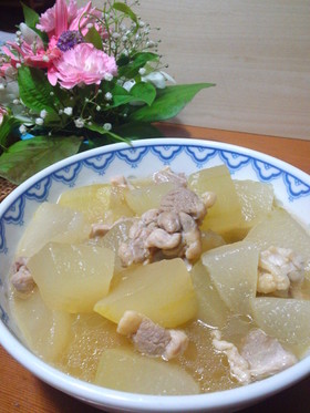 鶏の旨みでいただく、冬瓜と鶏肉の煮物