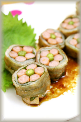 ポークビッツでお花の肉巻き