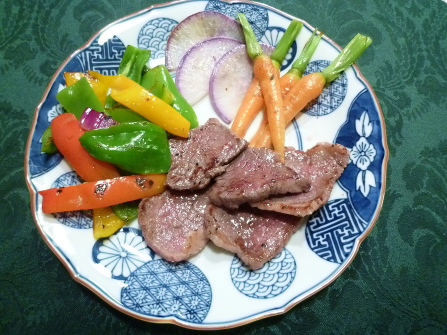 牛肉と焼き野菜の画像