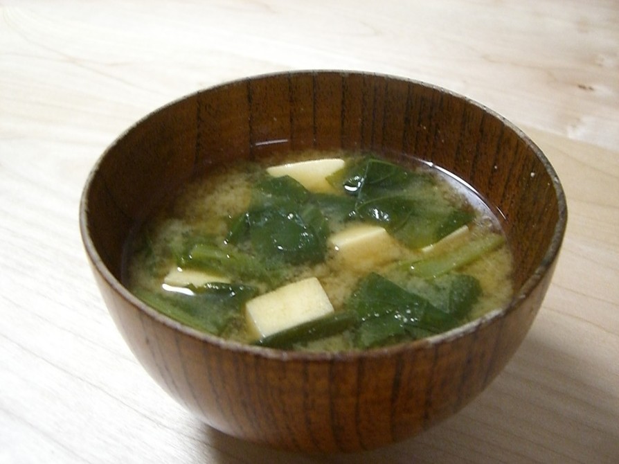 高野豆腐と小松菜のお味噌汁の画像