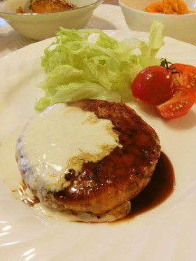鮭ハンバーグの照りマヨソース。