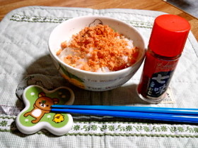 鮭フレークにちょこっと七味♪