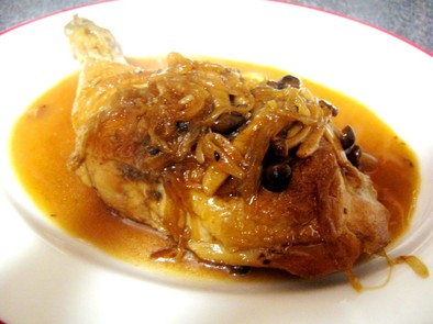 骨付き鶏モモ肉の煮込み・和風きのこソースの写真