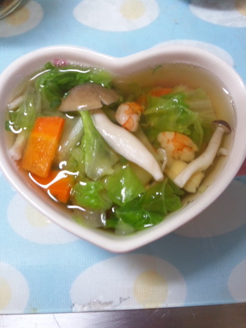うどんスープの素で作る海老&野菜スープ♪の画像