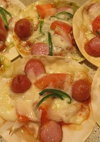 餃子の皮のバジルソースプチピザ