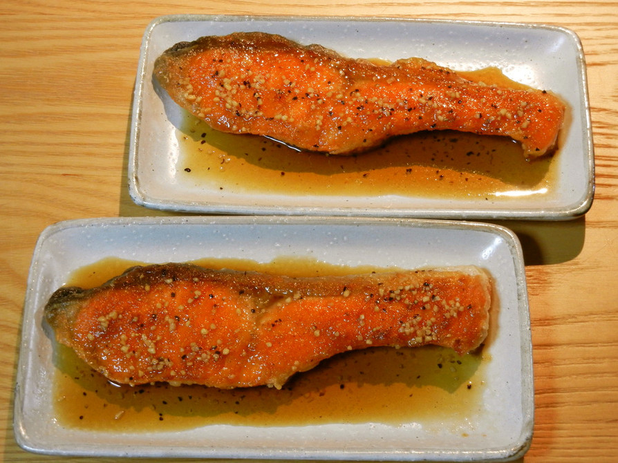 旬の鮭でムニエル『ガーリックバター醤油』の画像