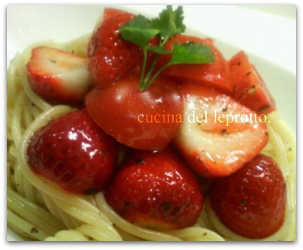苺とフルーツトマトの冷製パスタの画像