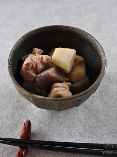 里芋と鶏の煮物の写真