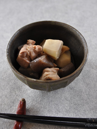 里芋と鶏の煮物の画像