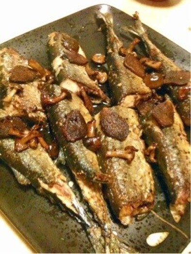 ちょっと変わった秋刀魚の塩焼きの写真