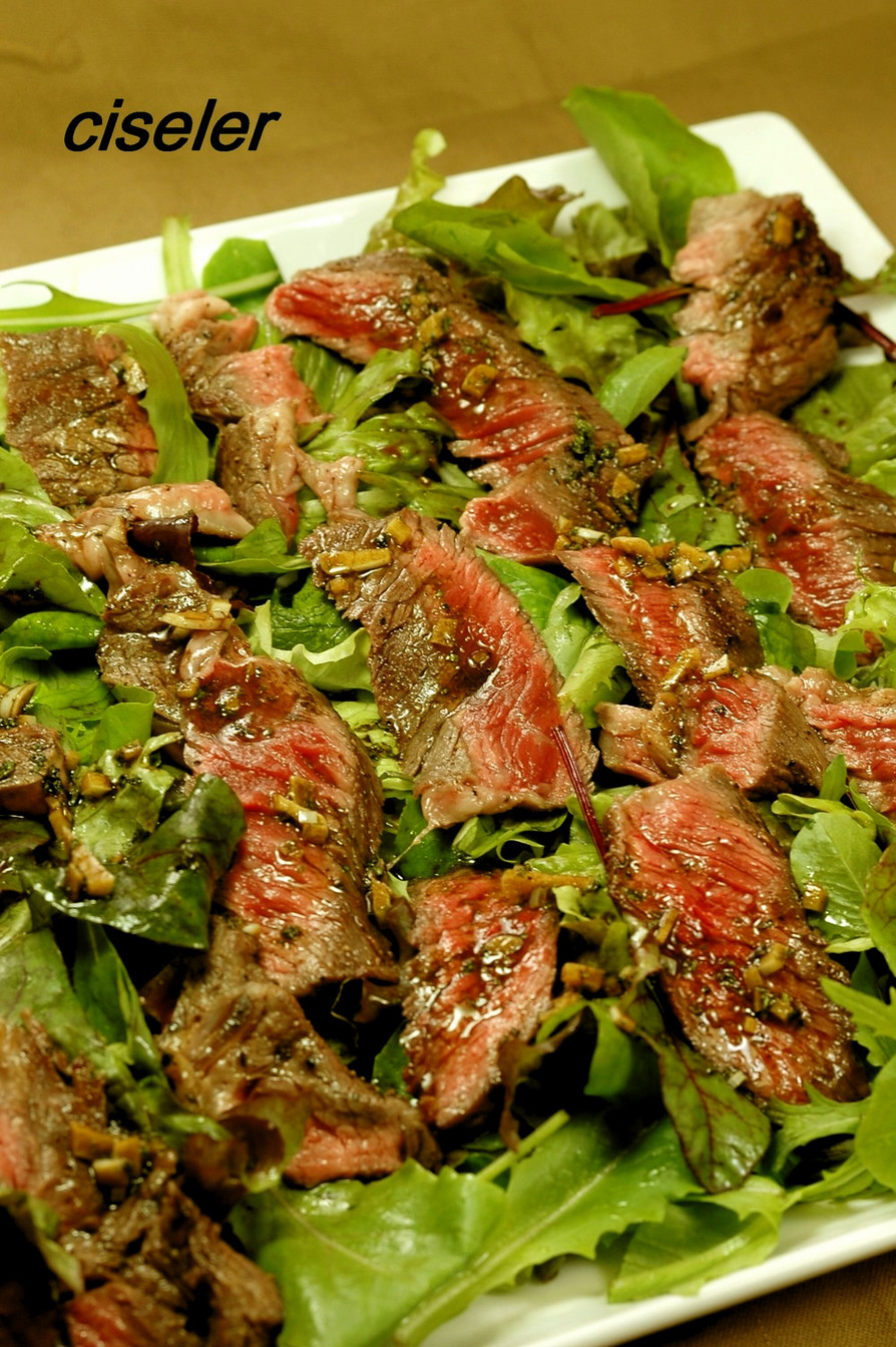 ビーフステーキのタリアータサラダ添えの画像