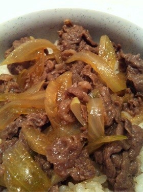休日ランチに簡単★甘めのやわらか牛丼★
