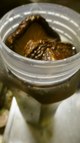 シェフ直伝!昆布と干し椎茸で万能だし!