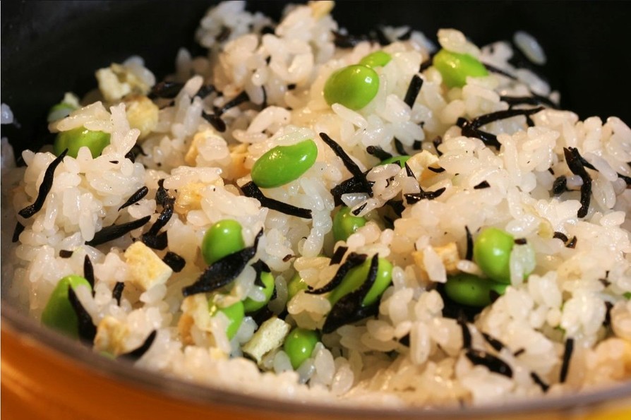 枝豆と薄揚げの塩炊き込みご飯の画像