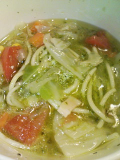 バジル風味のスープパスタの画像