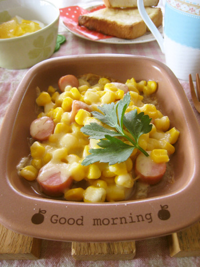 ウインナーとコーンのチーズ焼き【朝食に】の写真