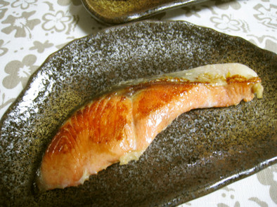 みりん仕上げでしっとり柔らかい✿焼き塩鮭の写真
