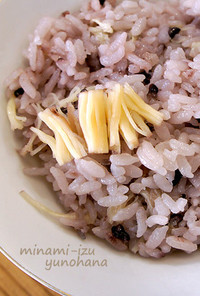 黒米の黄菊ご飯