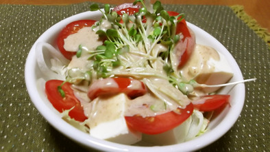 スパイスドレッシングde豆腐と色々サラダの写真