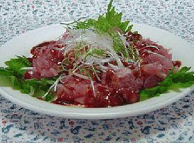 マグロの中落ちでカルパッチョ