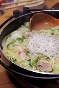 白菜と鶏肉の白湯スープ鍋