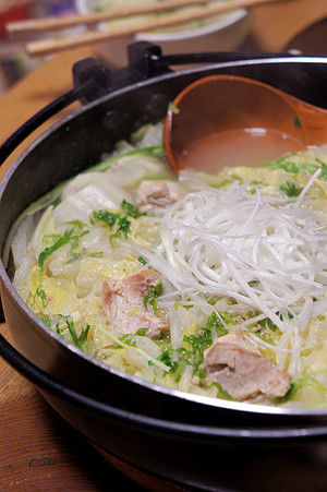 白菜と鶏肉の白湯スープ鍋の画像