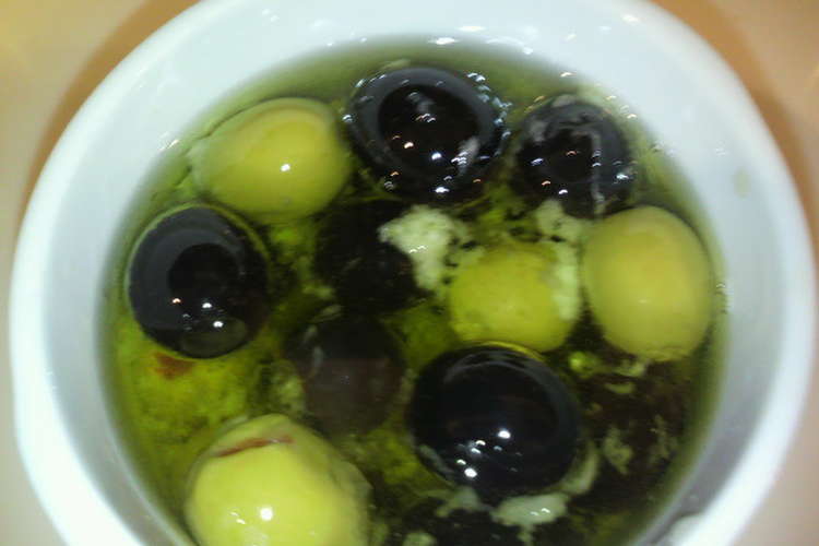 簡単 万能オリーブのガーリックオイル漬け レシピ 作り方 By Ritutsuna クックパッド 簡単おいしいみんなのレシピが366万品