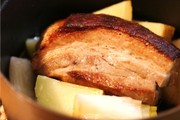 STAUBで作る、豚とネギのローストの写真
