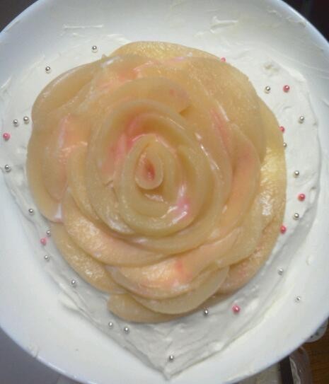 桃とグレープフルーツとチーズの薔薇ケーキの画像