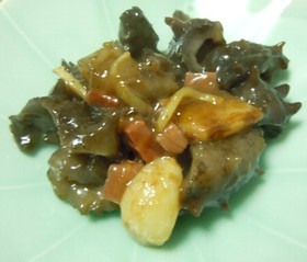 ほしなまこと金華ハムのニンニク煮込み
