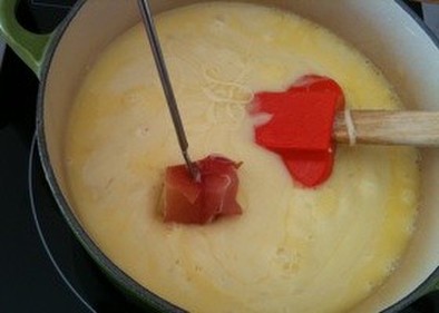 フランスで作る☆超本格的チーズフォンデュの写真