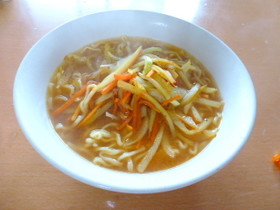 野菜たっぷりなカレー味噌ラーメン
