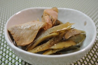 マグロとゴボウの生姜煮の写真
