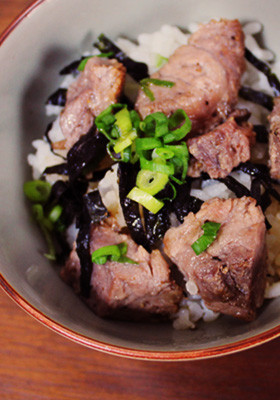 まぐろのほほ肉丼の画像