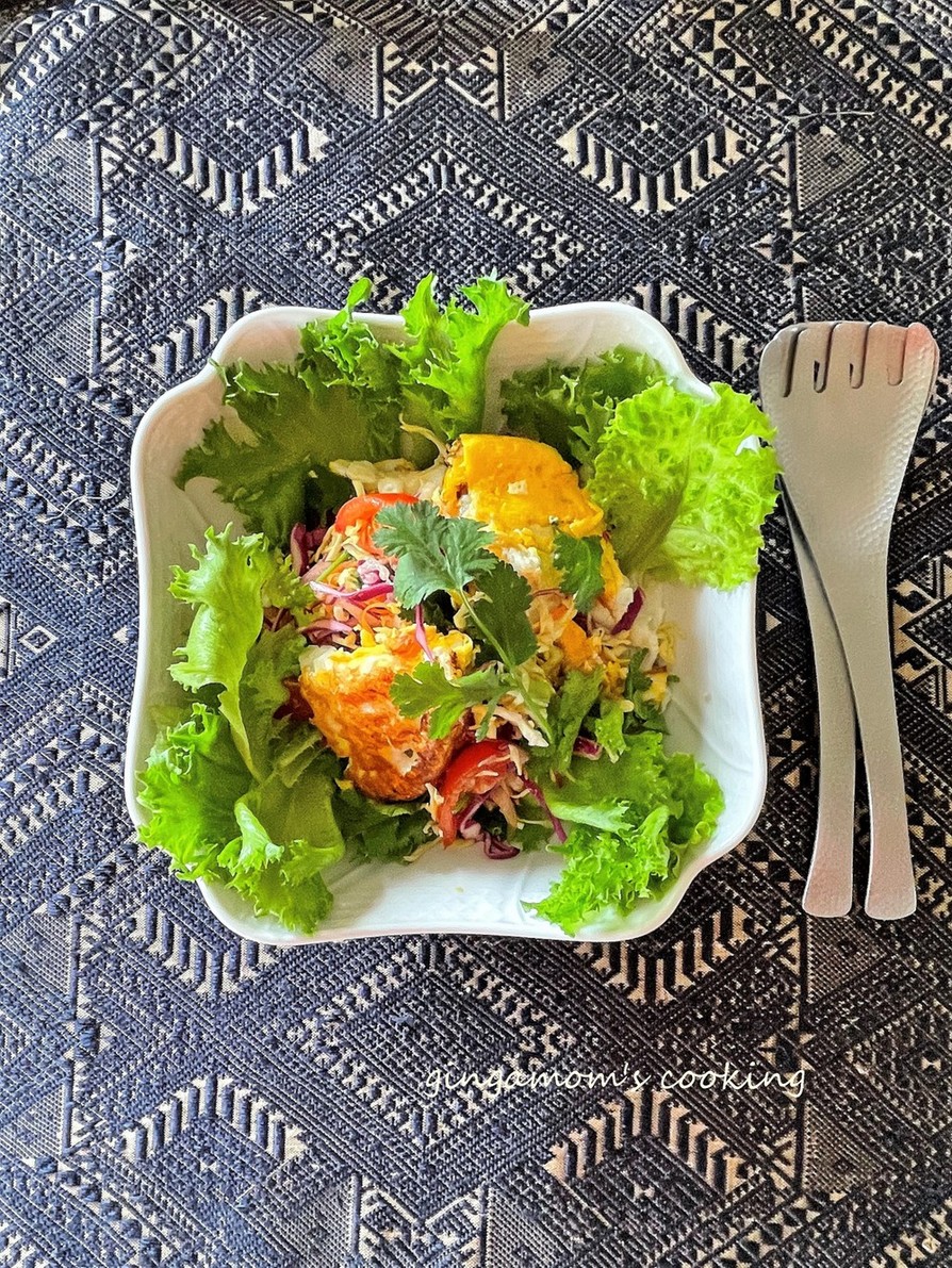 タイ風★目玉焼きと野菜のサラダの画像