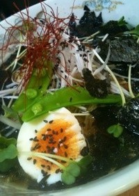 マルちゃん正麺で海苔たっぷり黒ラーメン