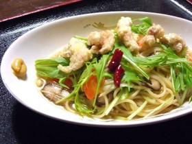 鶏皮の天ぷら和風スープスパゲティ