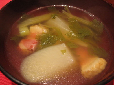 大根とベーコンのスープの写真