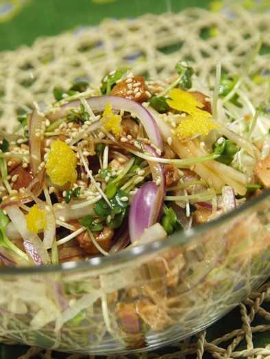 柚子香るマグロ佃煮酵素サラダの写真