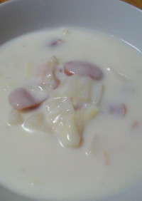白菜とウインナーのミルククリームスープ