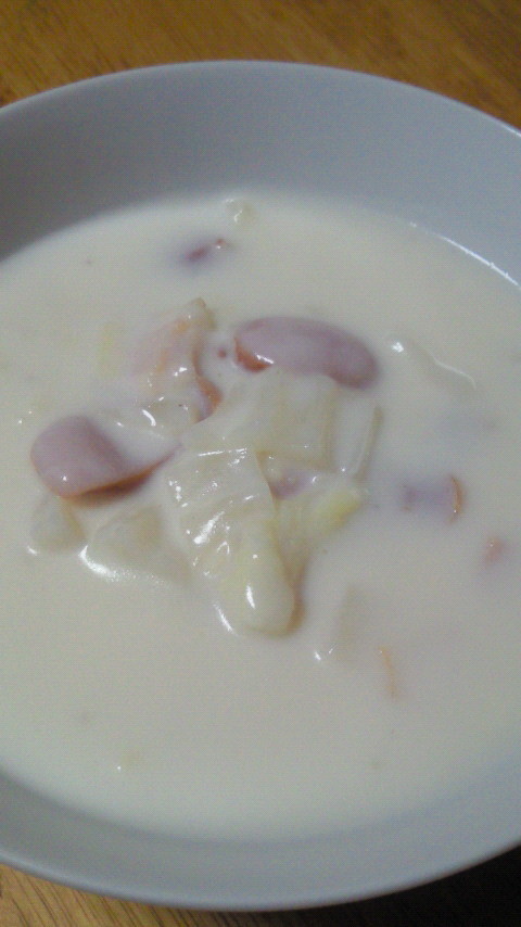 白菜とウインナーのミルククリームスープの画像