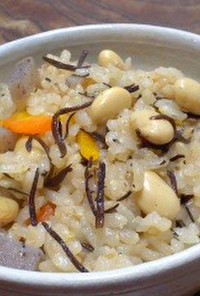 大豆とひじきの炊き込みご飯