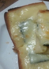 海苔チーズトースト 不思議な味わい