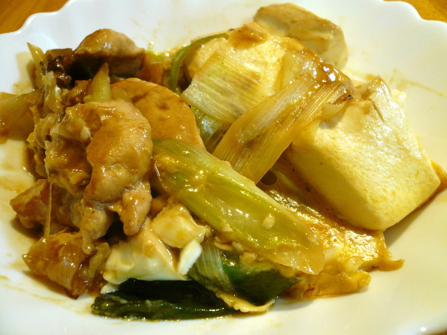 鶏肉と長ネギと豆腐の煮物の画像