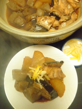 ぶりのあら煮・大根、こんにゃく入り!