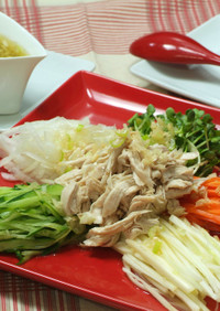 ヘルシー蒸し鶏とせん切り野菜の中華サラダ