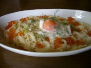 残ったいくらでクリームパスタ温玉添えの写真